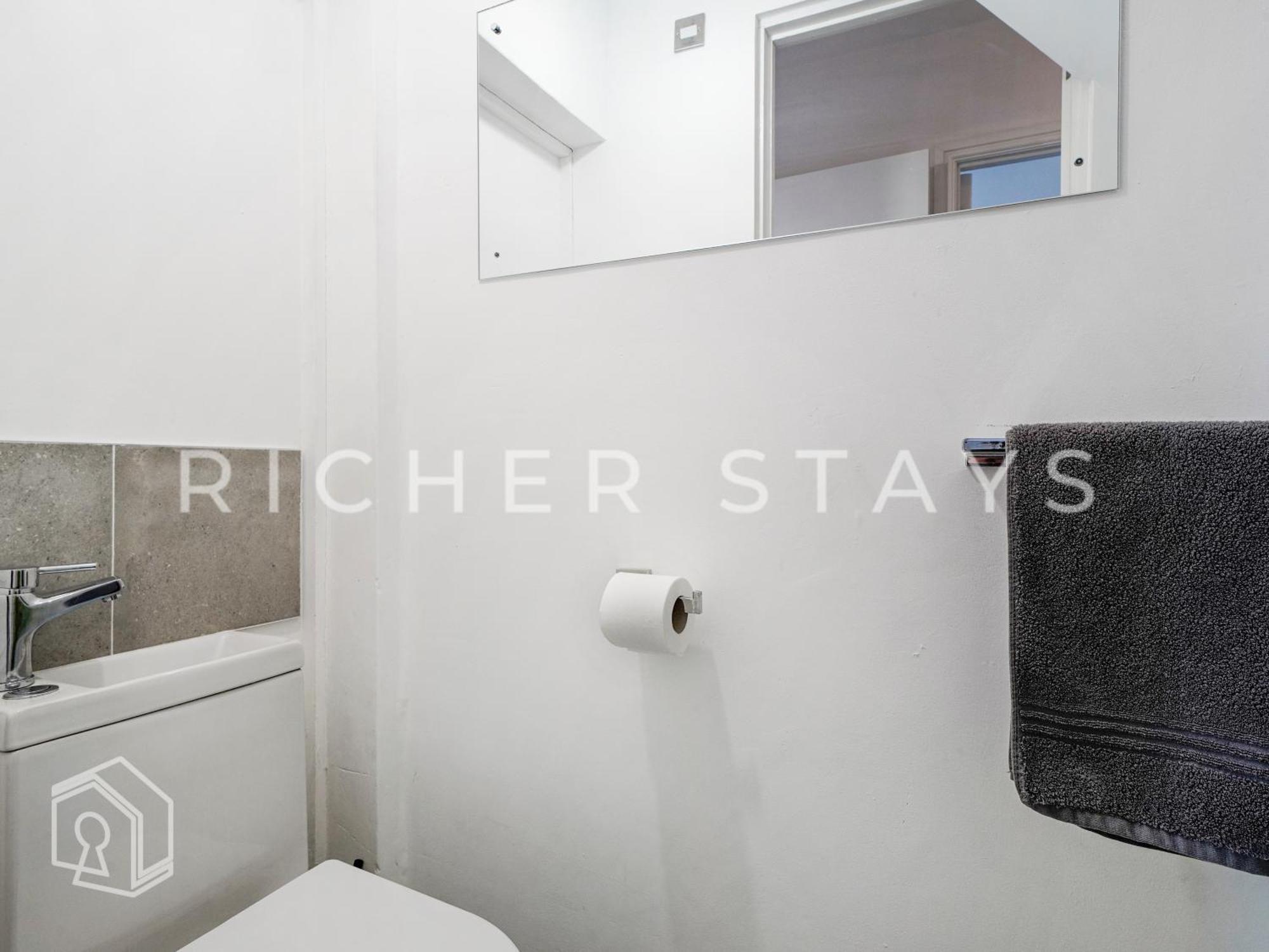Watford Large 5Br Home - Contractors & Families Экстерьер фото